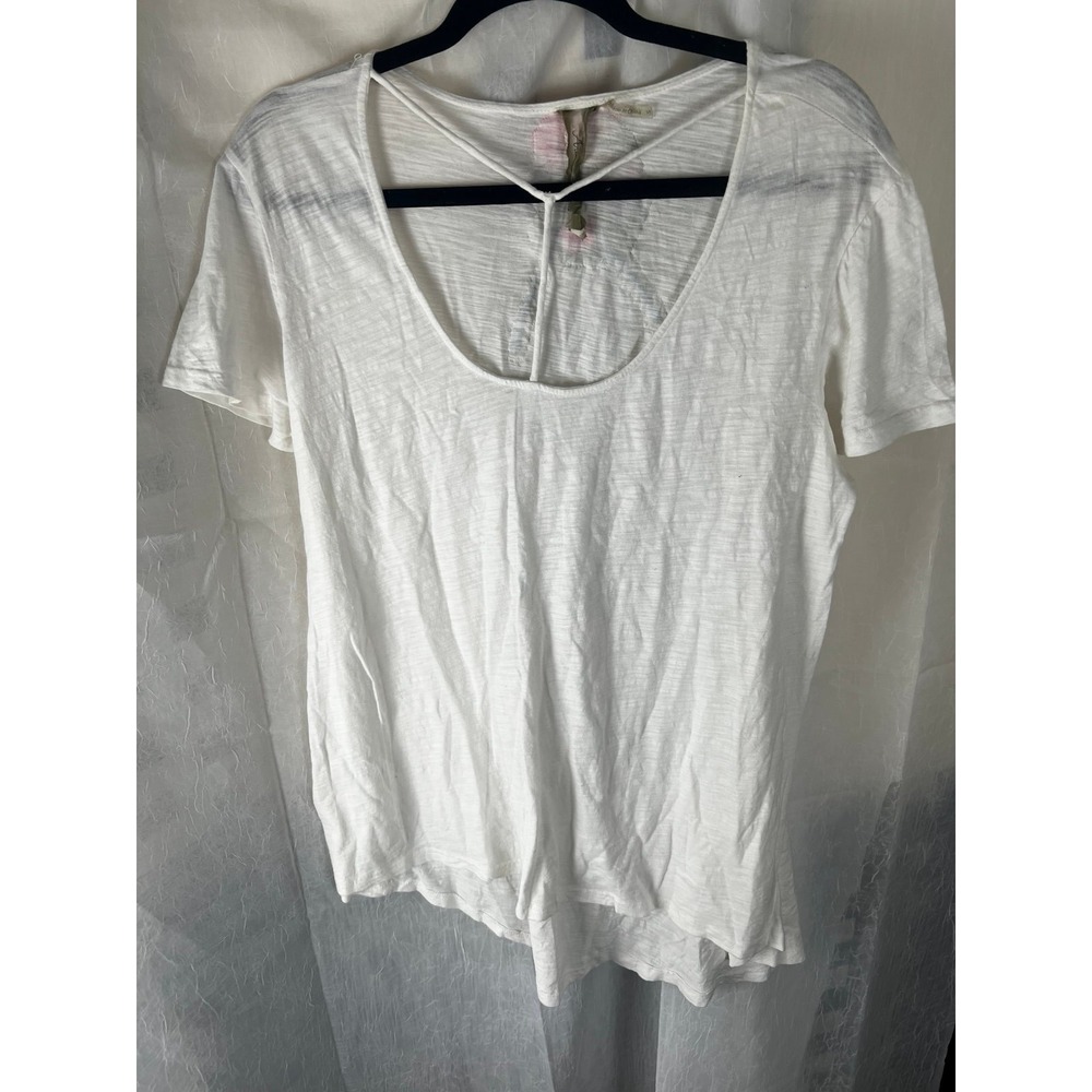 Aratta Silent Journey white t-shirt Small embroidery & caged, scooped neckline